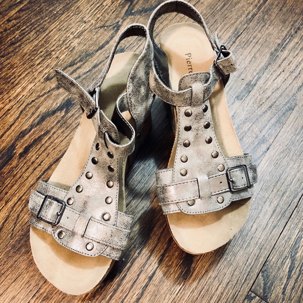 Pierre Dumas Wedges